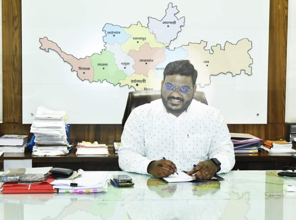सांगली जिल्हाधिकारीपदी डॉ.राजा दयानिधी रूजू - Sanket Times । संकेत टाइम्स